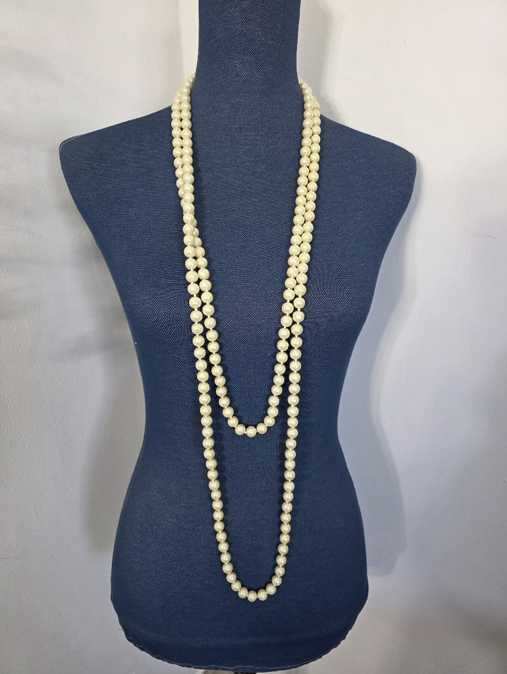 Long 90' Ivory Glass Pearl Necklace And Earrings Set - Picture 6 of 10